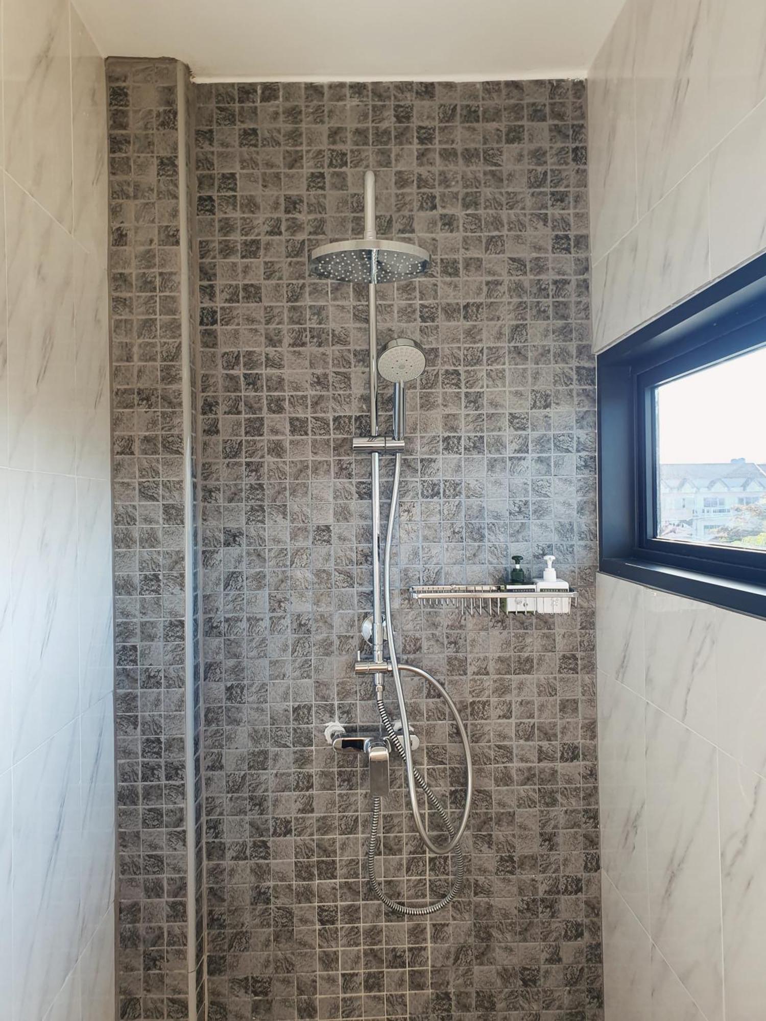 The Sila Suites - Intrawarorot Chiang Mai Extérieur photo
