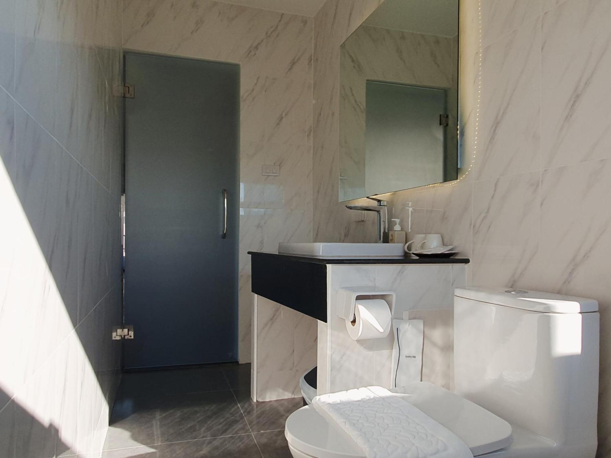 The Sila Suites - Intrawarorot Chiang Mai Extérieur photo
