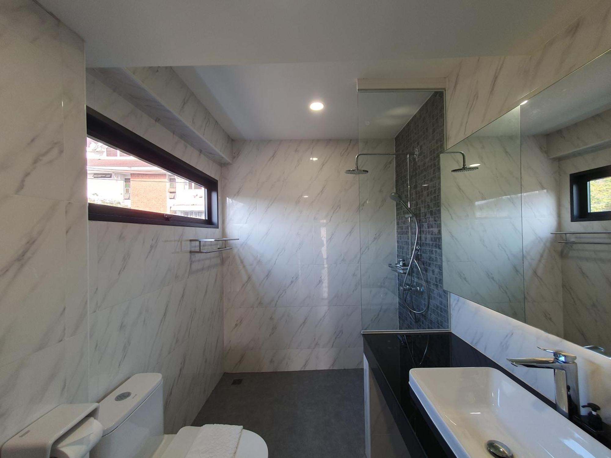 The Sila Suites - Intrawarorot Chiang Mai Extérieur photo