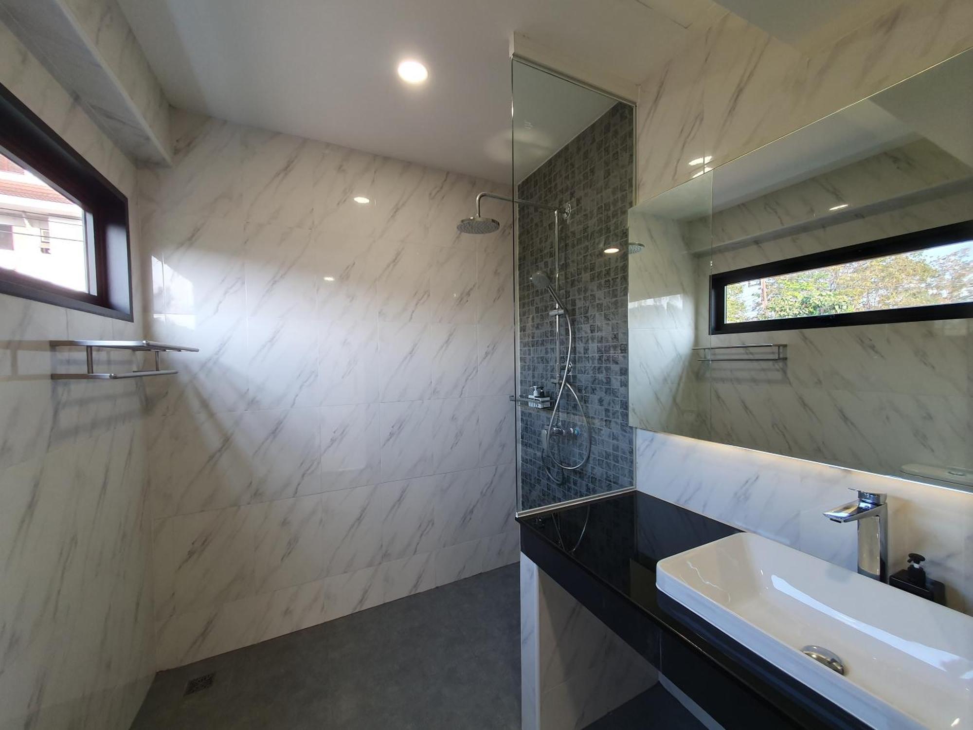 The Sila Suites - Intrawarorot Chiang Mai Extérieur photo